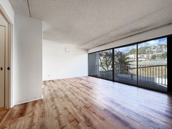 Photo - Honolulu Studio with Central A/C and Assigned Parking Unidad 308