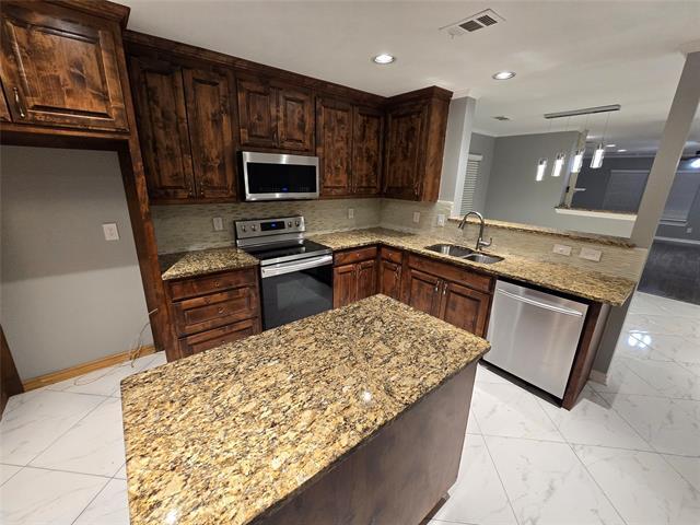 Photo - 700 White Fields Way