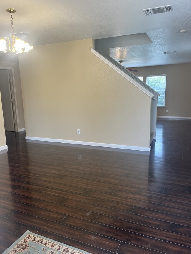 Photo - 78 Viking Oak