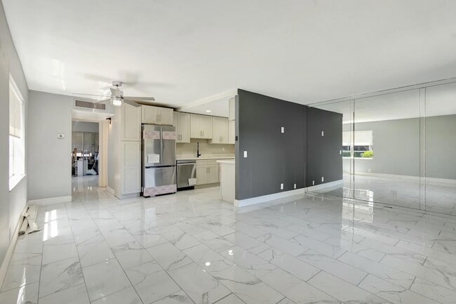 Photo - 152 Burgandy Way Unidad 1520