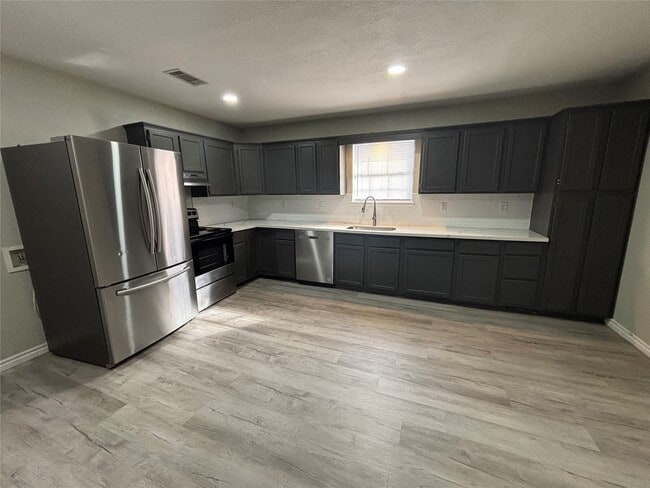 Photo - 318 14th St N