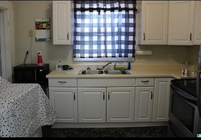 Photo - 1501 Clarendon Ave