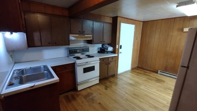 Photo - 126 4th St SW