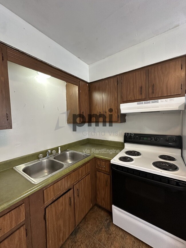 Photo - 1612 University Dr