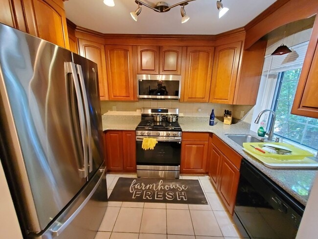 Building Photo - 28 Saint Paul St Unit #1 Rental