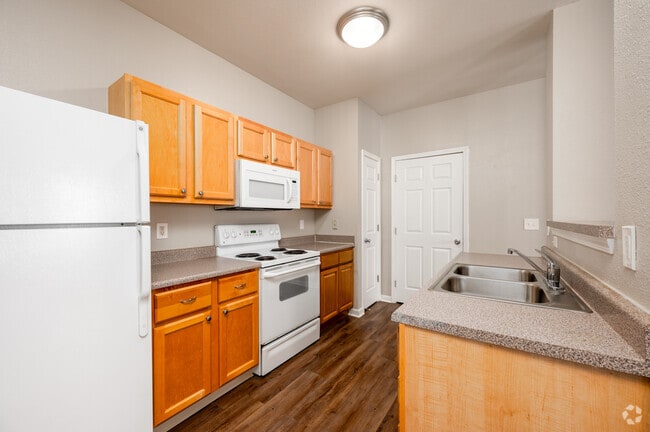 1BR, 1BA - 807SF - Kitchen - Overlook at Valley Ridge Apartments