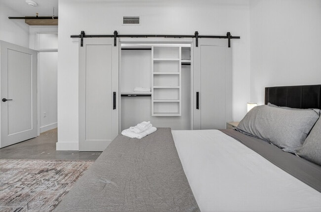 Photo - 115 W 5th St Unit SI ID1322462P