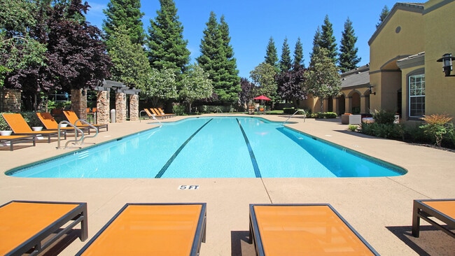 Oak Brook Apartments