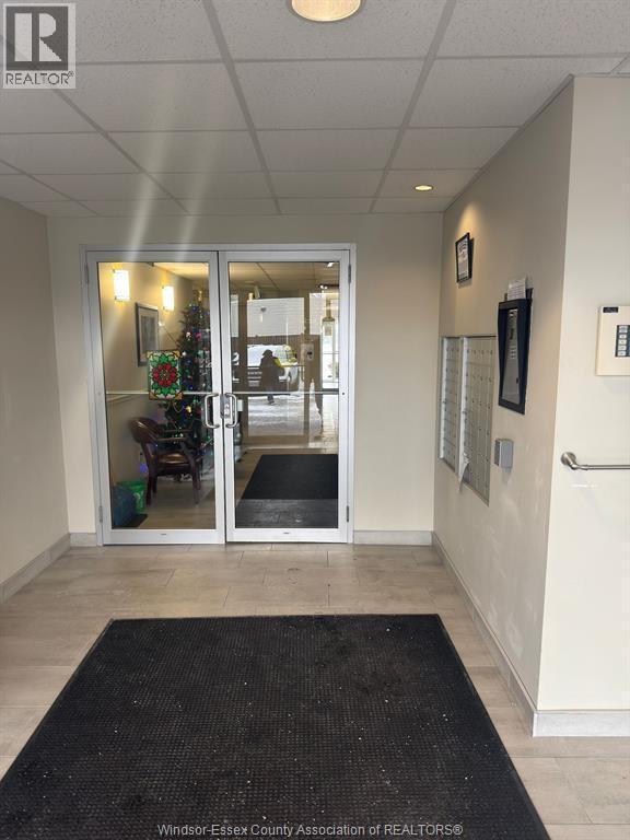 Photo - 4500 Ypres Ave