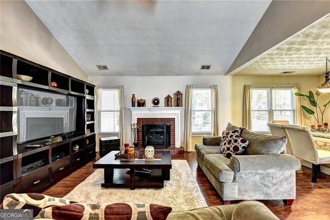 Building Photo - 3940 Piper Glen Dr NE