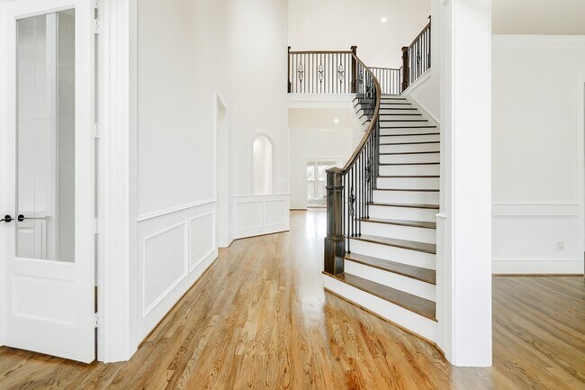 Photo - 1418 Du Barry Ln