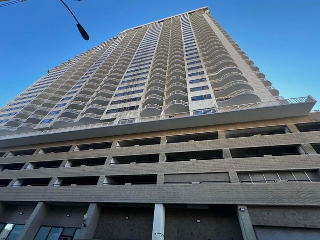 Building Photo - 3101 Boardwalk Unit 1211-1