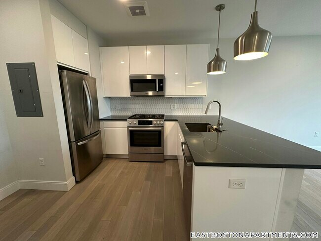 Building Photo - 152 Liverpool St