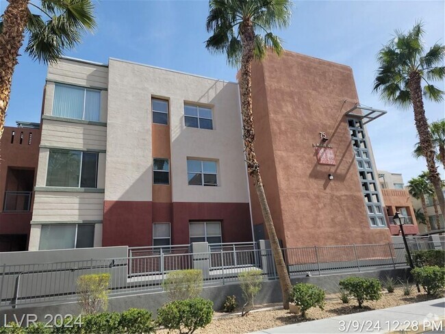 Building Photo - MIDRISE 2 BED, 2 BATH CONDO IN GUARD-GATED... Unit 306