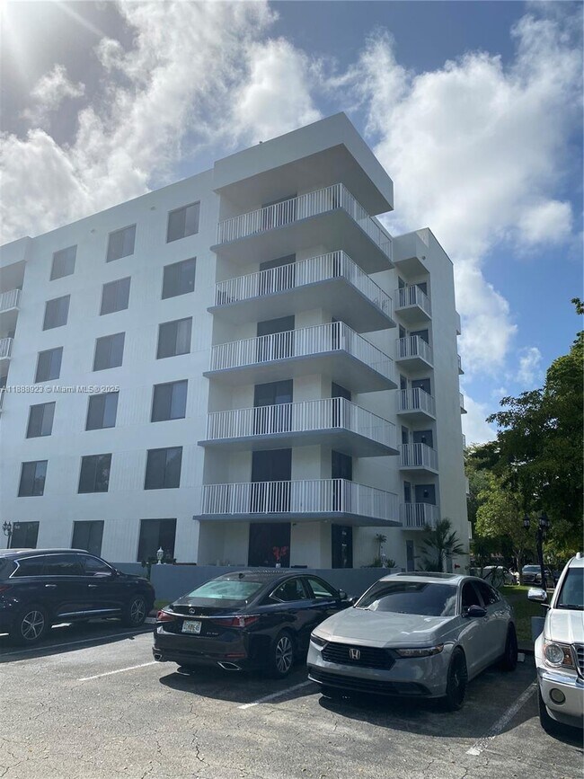 Photo - 901 Hillcrest Dr Unidad 409