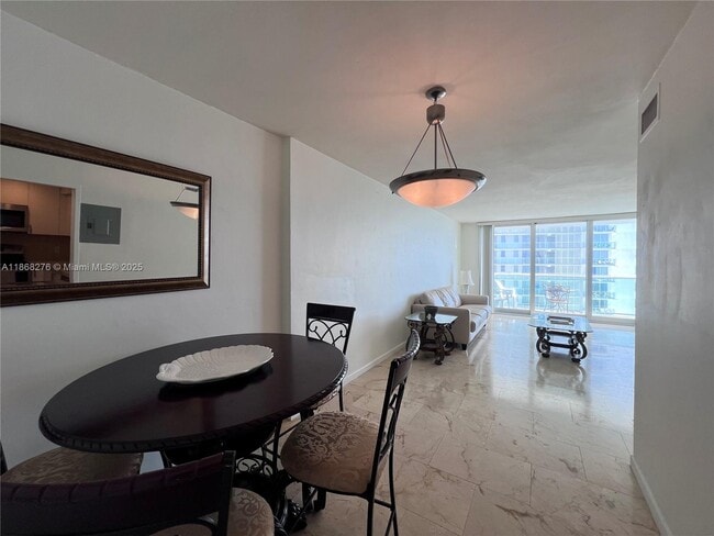 Photo - 1000 West Ave Unit 526