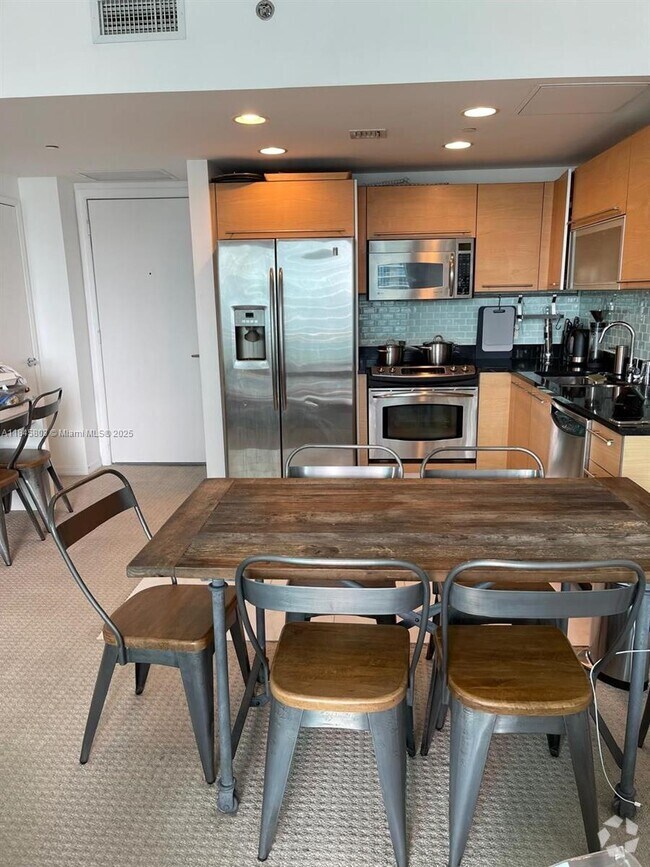 Building Photo - 950 Brickell Bay Dr Unit 3909 Rental