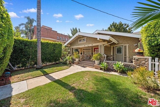 Photo - 2005 Beachwood Dr