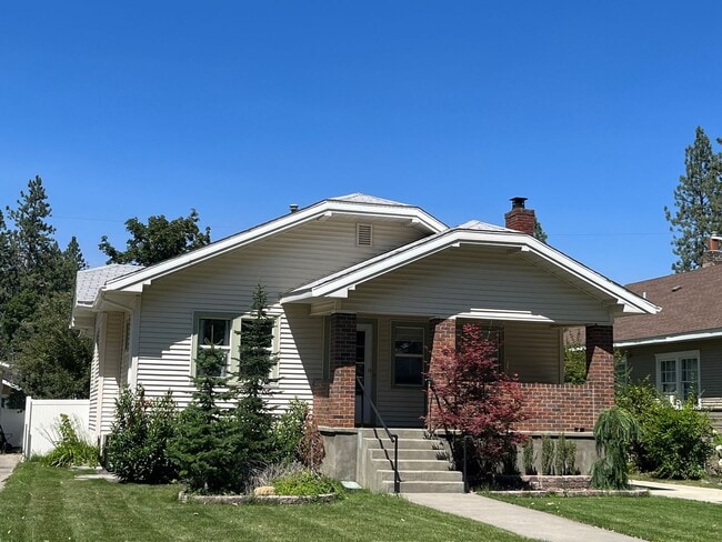Building Photo - **Coming Soon** Ideal Location Steps from ... Rental