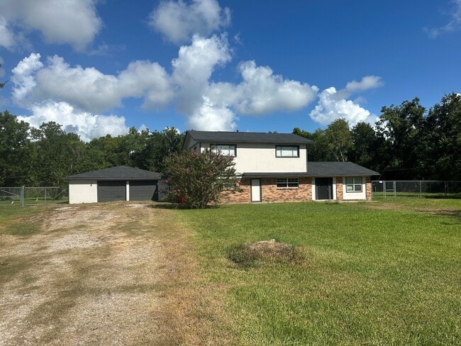 Building Photo - 2708 County Rd 686