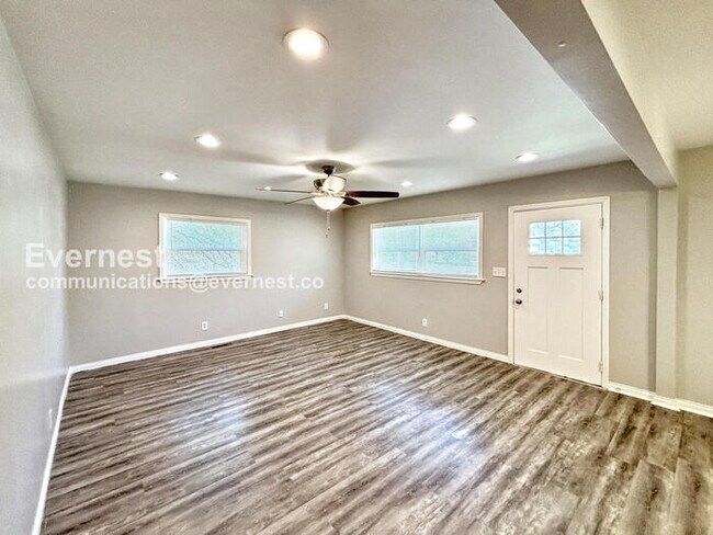 Photo - 4 Bed, 2 Bath Home with Modern Amenities / Pet-Friendly / Available Now!