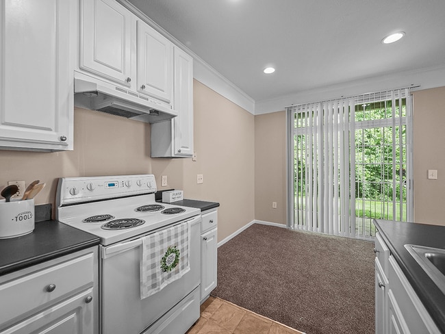 Charming Kitchen Layouts - Creekside At Taylor Square Townhomes