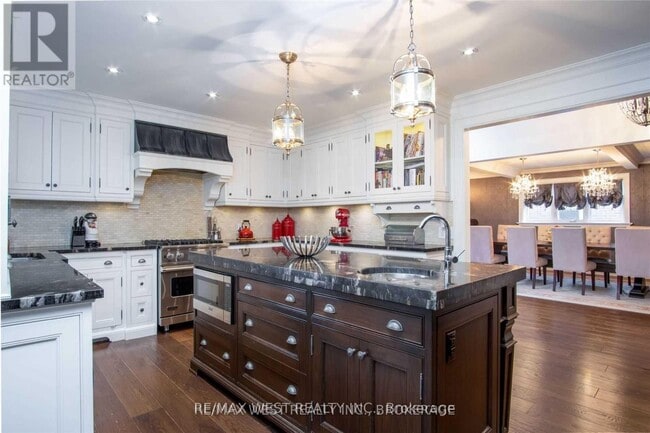 Photo - 393 Maple Leaf Dr