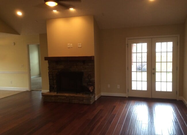 Photo - 6078 White Pine Dr
