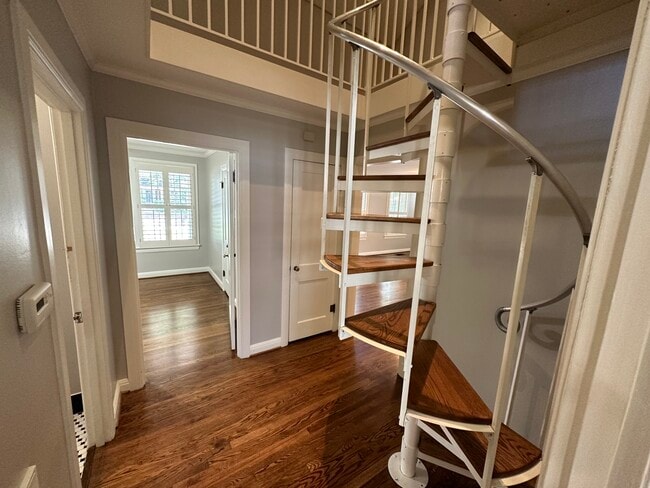 Photo - 5920 Hawthorne Rd