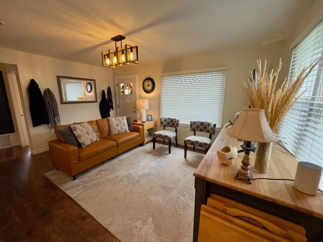 Photo - 735 N 25 W St