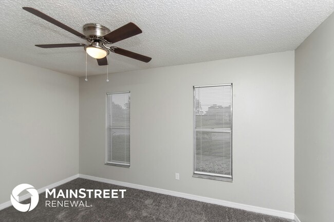 Photo - 907 Algardi St SE