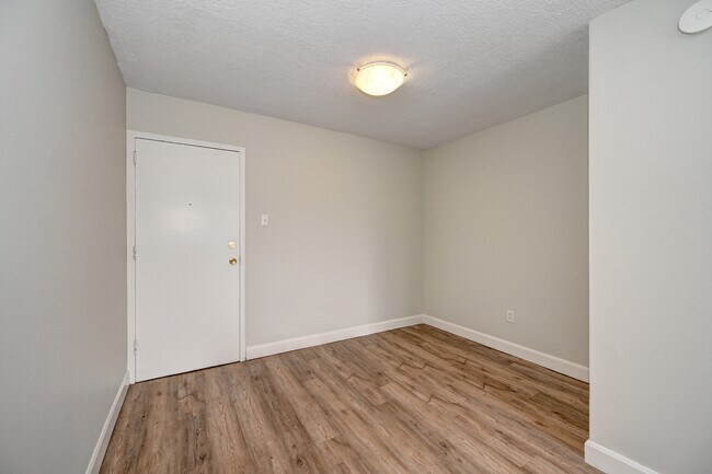 Photo - Skyway Estate Apartments