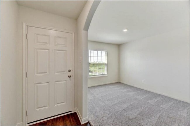 Photo - 138 Fox Glen Trl