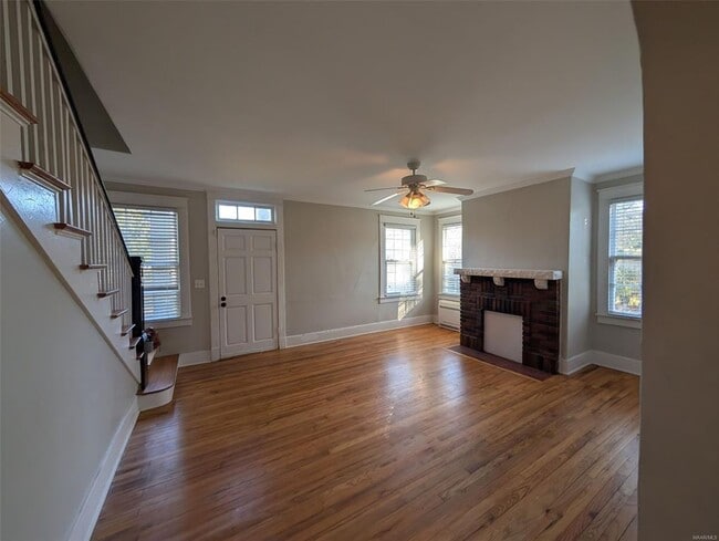 Photo - 2166 College St