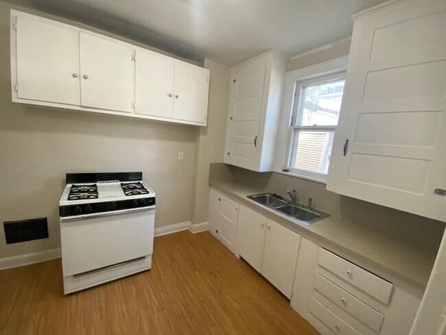 Photo - 2971 Indianola Ave