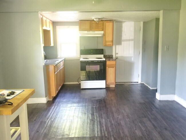 Photo - 8200 Wayne Ave