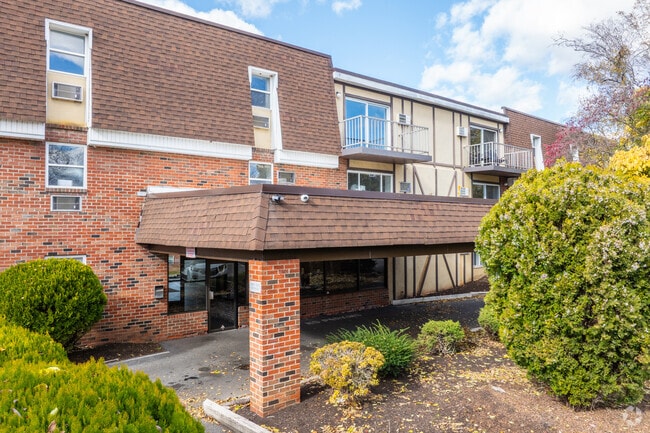 Entrance - Fairmont Place