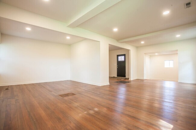 Photo - 2100 Kenwood Dr