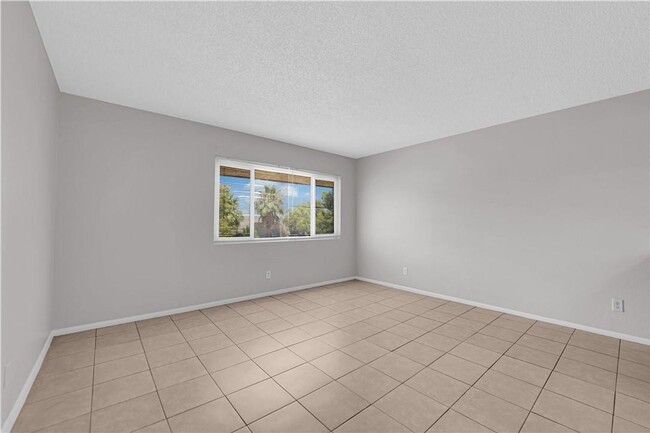 Building Photo - Available for move in 05/24/2023 Unit D - 5325 Redberry Street Rental