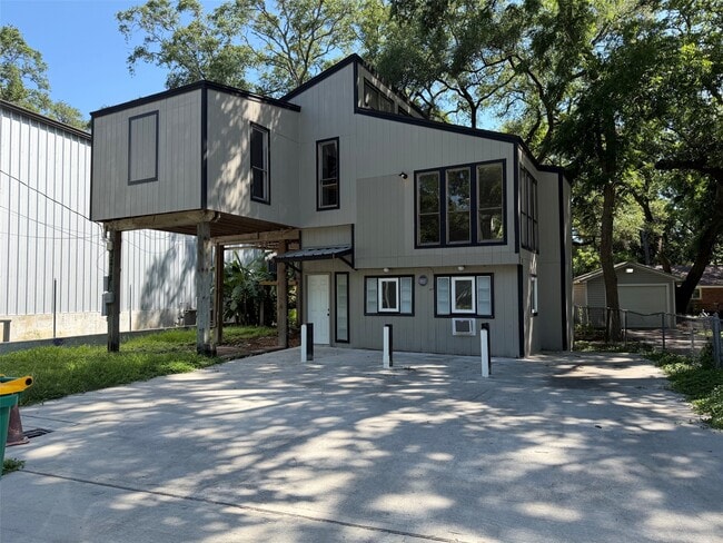Building Photo - 3211 Keller St