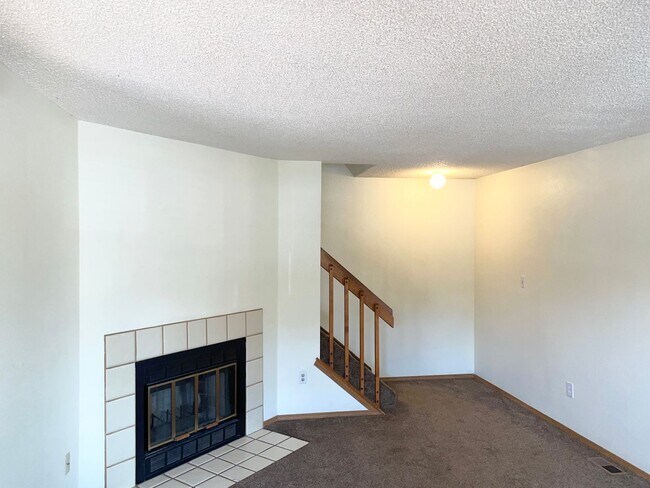 Photo - 3 Bedroom Unit Near Everything!!