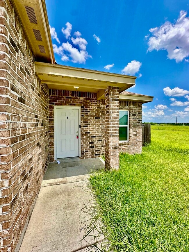 1022 Escondido Ln E