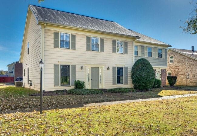 Photo - Awesome 4BR/3BA end-unit townhouse in the desirable River Plantation neighborhood!