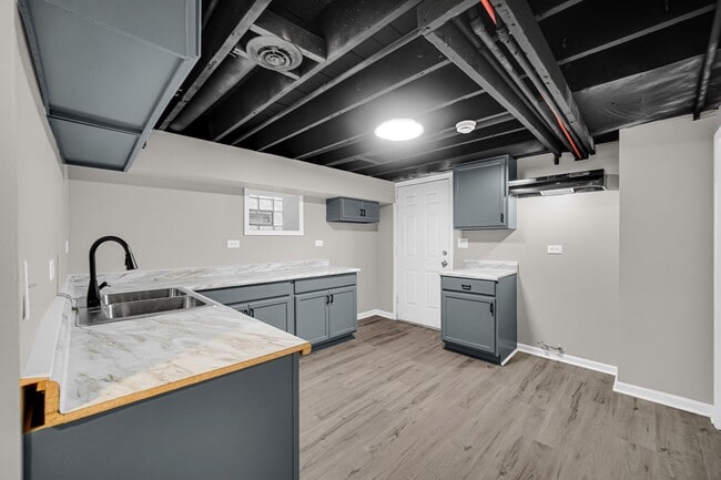 Photo - Charming / Totally Remodeled Apartment!
