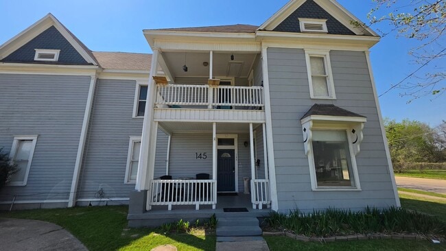 Building Photo - 145 N Kealy Ave Unit 2