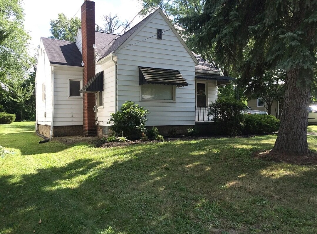 2431 Vestal Rd Rental House Rental in Youngstown, OH