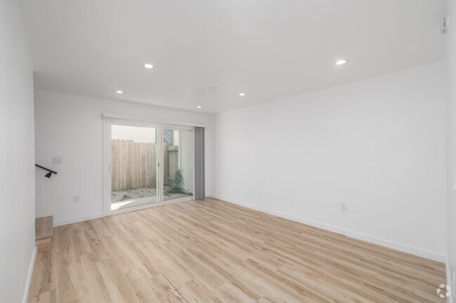 2BR, 2BA - 1,200SF - Living Room