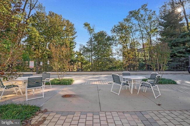 Photo - 3265 Sutton Pl NW