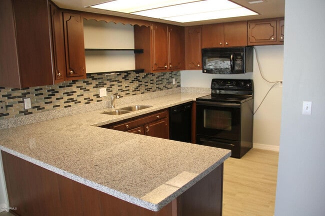 Photo - 641 N Lesueur Cir