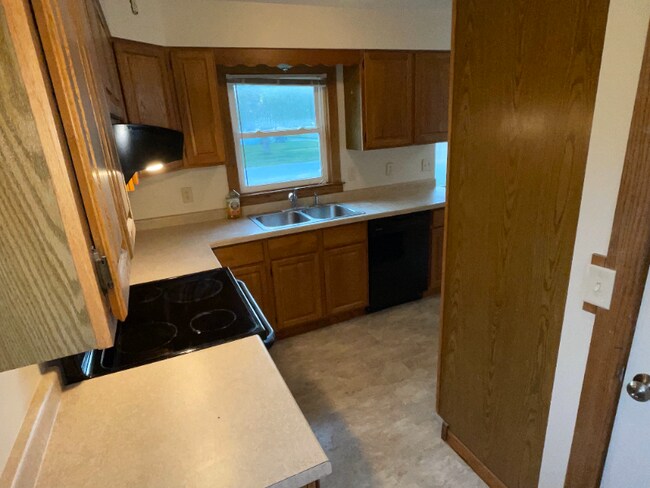 Photo - 112 E Main St